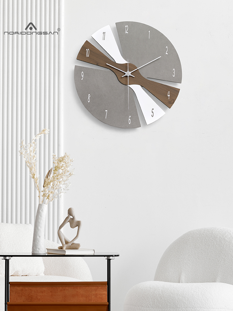 北歐輕奢掛鐘 裝飾簡約 免打孔牆面時鐘 客廳創意鐘錶