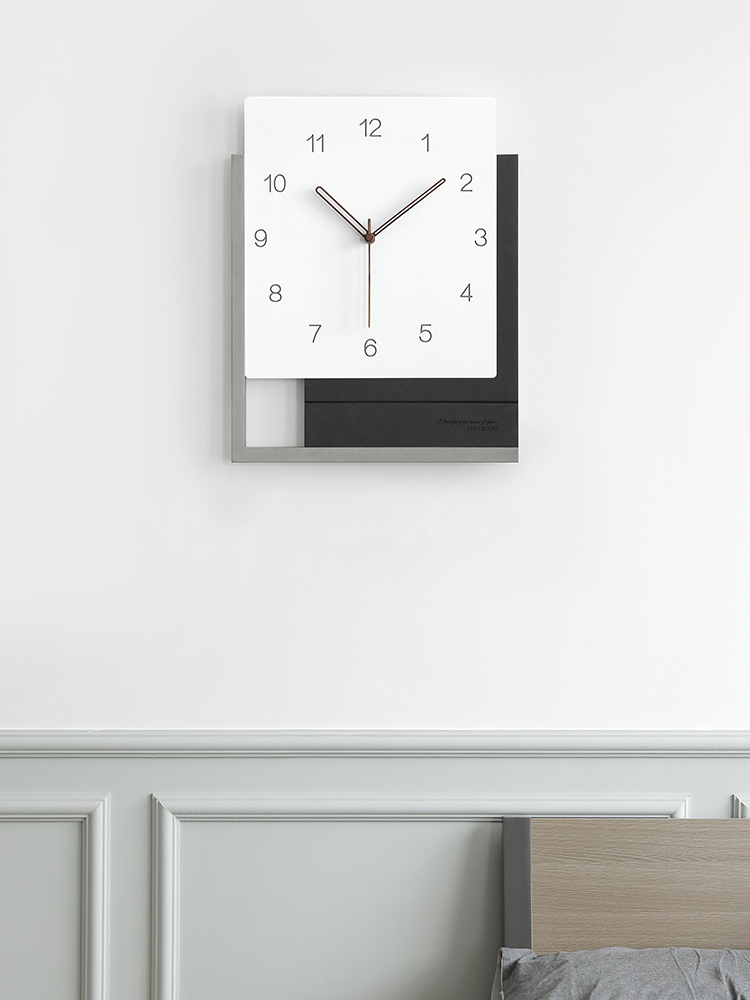 北歐風格木質方形掛鐘 適用客廳 現代簡約個性室內掛鐘