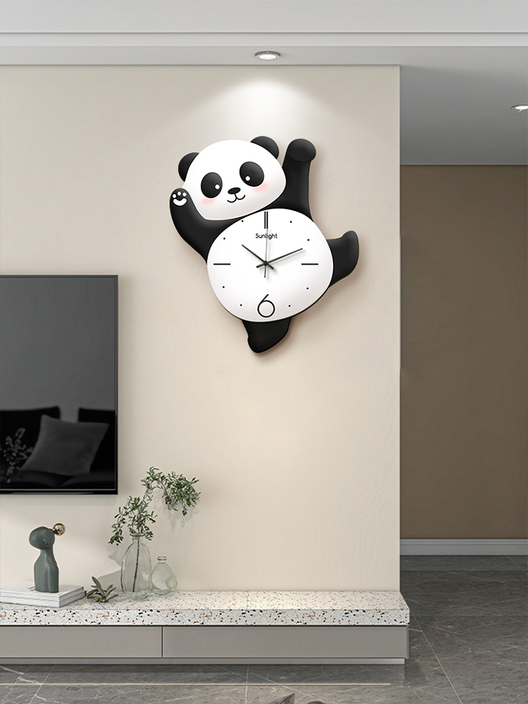 國寶熊貓客廳電視背景牆掛鐘個性跳秒機芯木材質 (5.8折)