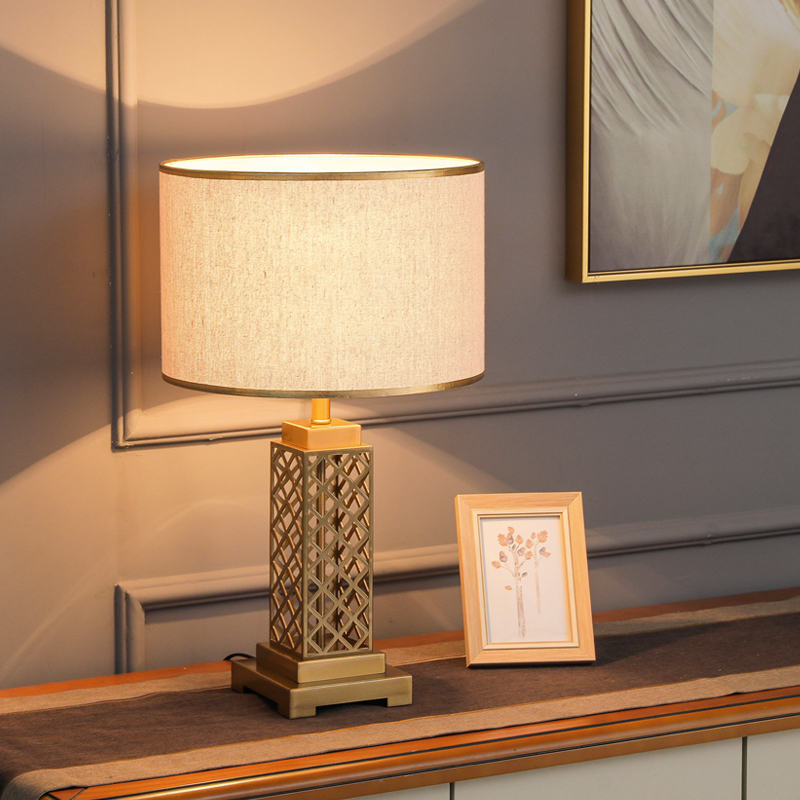 新中式風格檯燈鐵製燈身與布質燈罩客廳臥室皆適用 (8.3折)