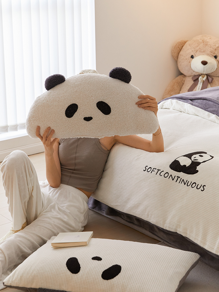 可愛卡通毛巾繡泰迪絨熊貓毛絨抱枕 午睡臥室沙發飄窗靠枕