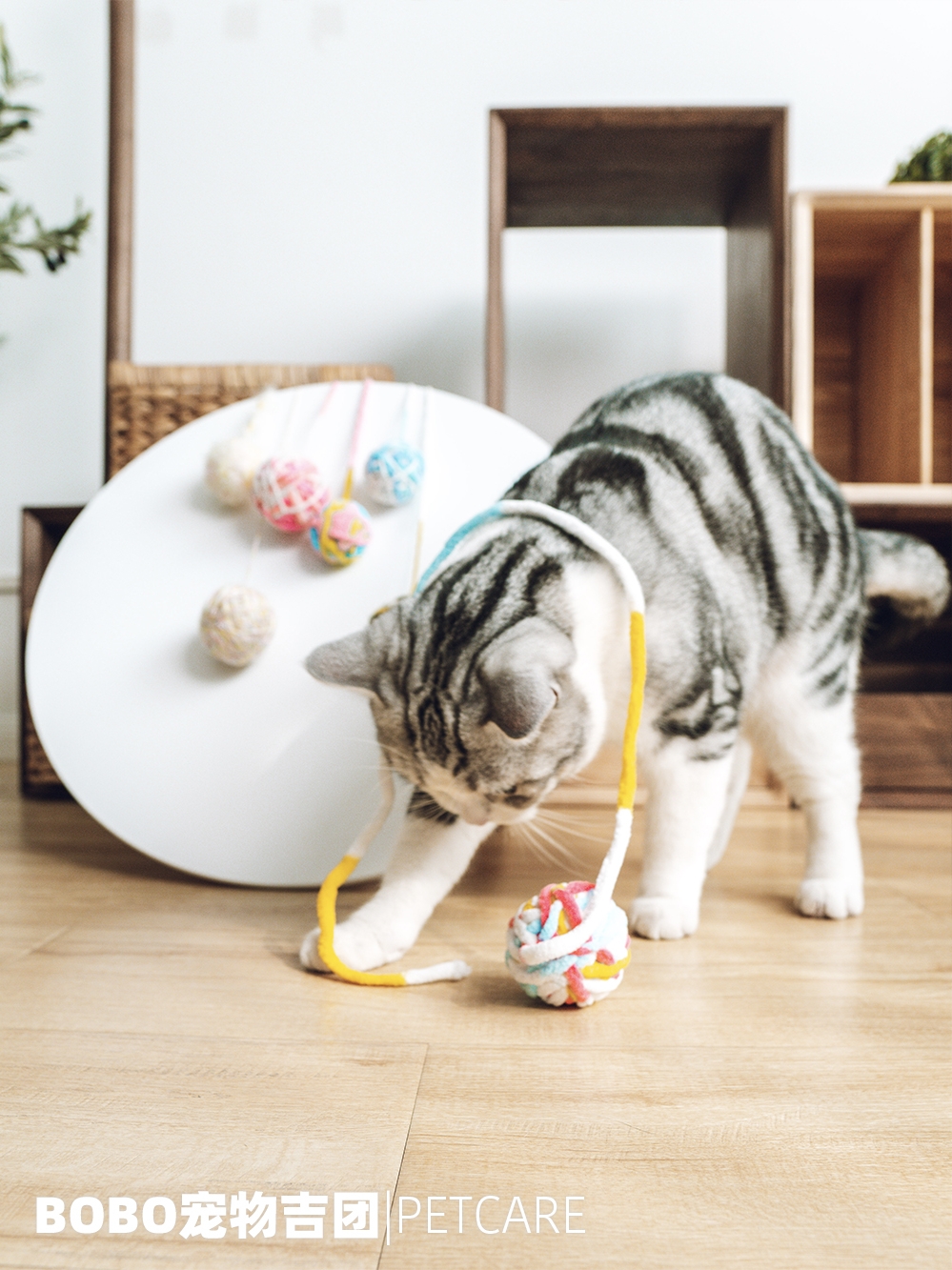 日本多格漫寵物貓玩具球 鈴鐺球逗貓器 逗貓棒 貓抓板 貓咪毛線球玩具 彩虹色 (8.3折)