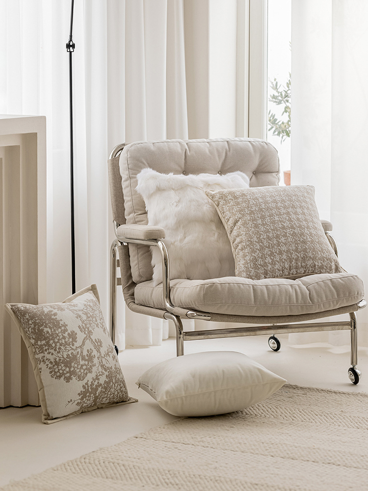 精緻法式奶油色侘寂風抱枕雪尼爾材質營造高級質感適用於客廳軟裝
