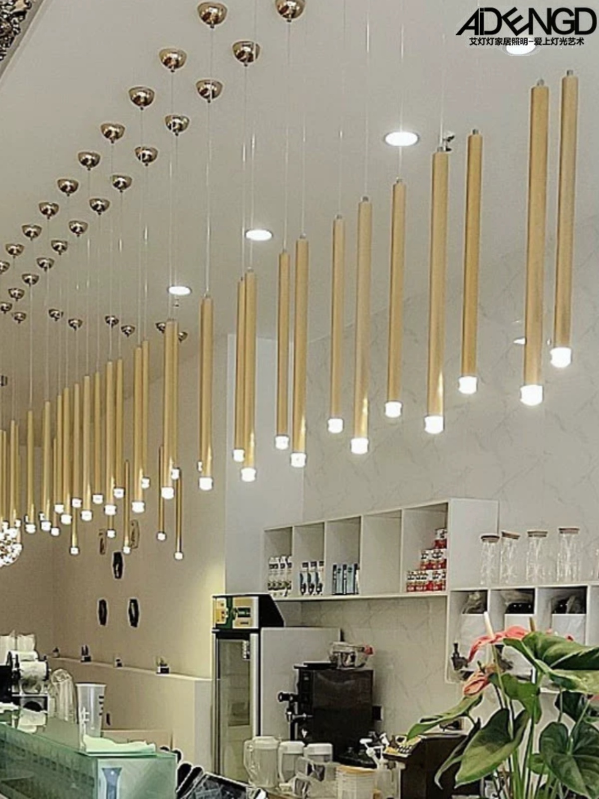 簡約現代北歐風格創意個性餐廳吊燈採用鋁合金材質搭配水晶燈罩具備電鍍工藝適合13空間使用
