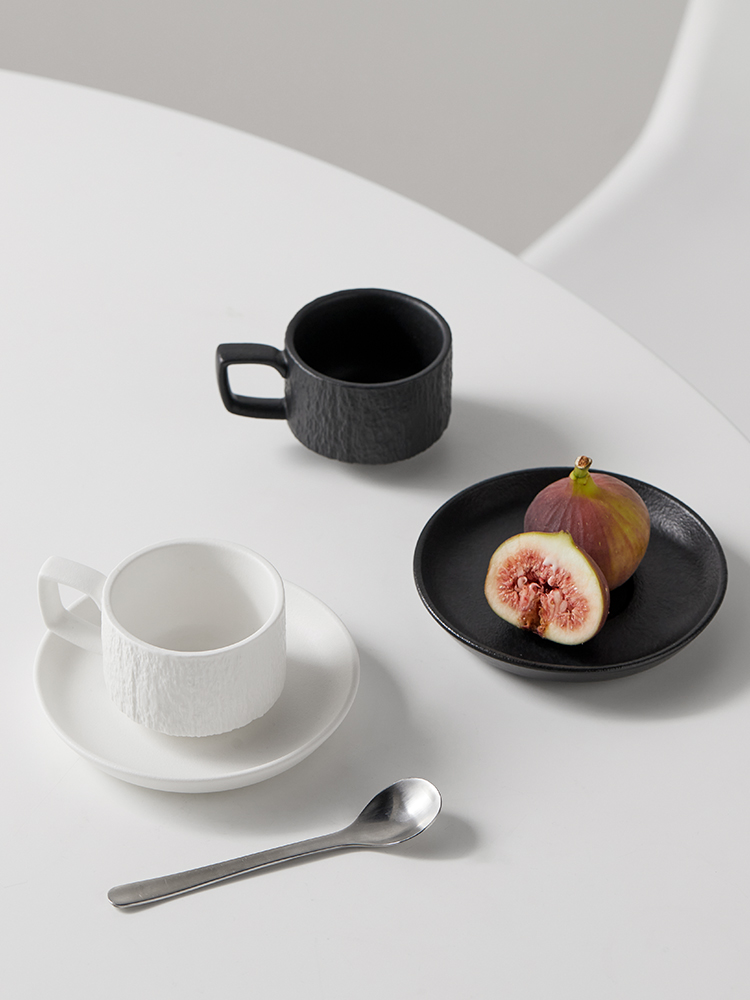 簡約日式風瓷製咖啡杯色澤高雅適於日常家用