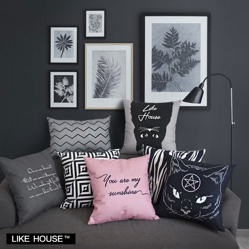 現代簡約風格斑馬豹紋抱枕打造時尚舒適的客廳空間