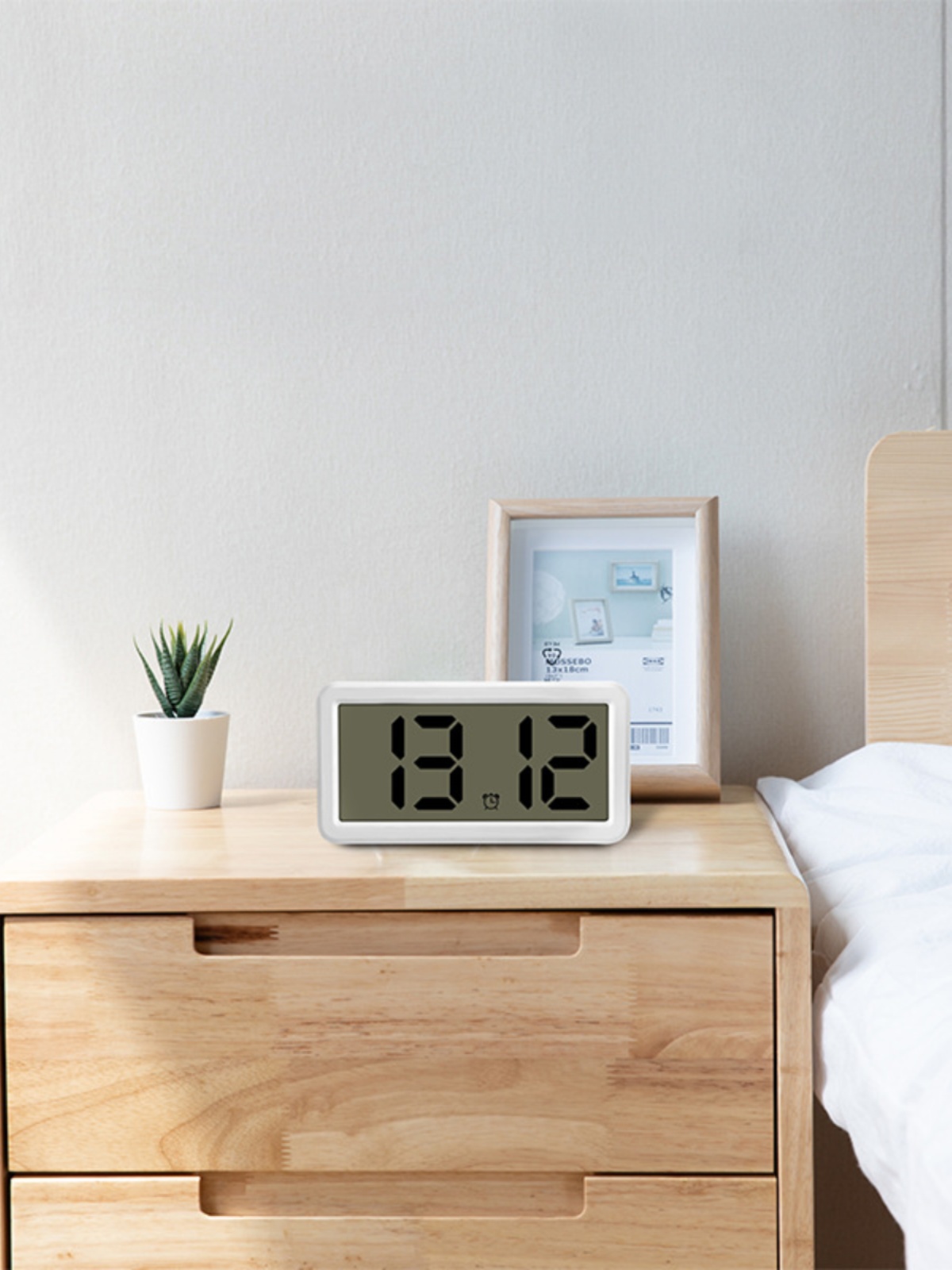 簡約風格塑料靜音鬧鐘小清新家用室內電子鐘超薄款大屏掛牆大字適用於客廳臥室