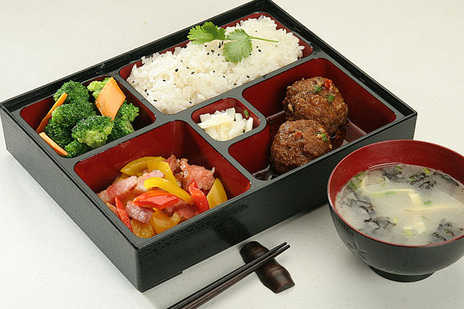 時尚便當盒 日式風情 帶碗帶隔層 學生上班 族餐廳食堂 (6.5折)