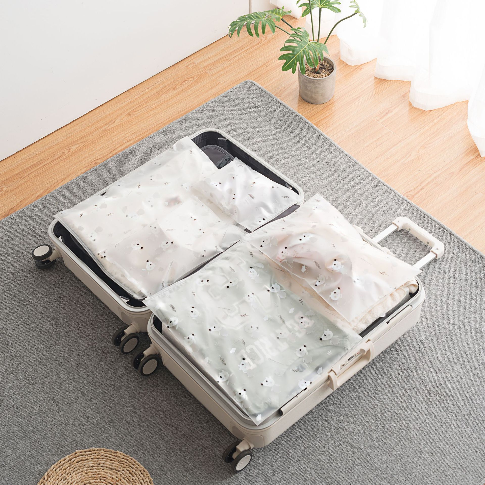 旅行收納袋分裝衣物防水密封透明旅行行李箱整理包 (6.8折)