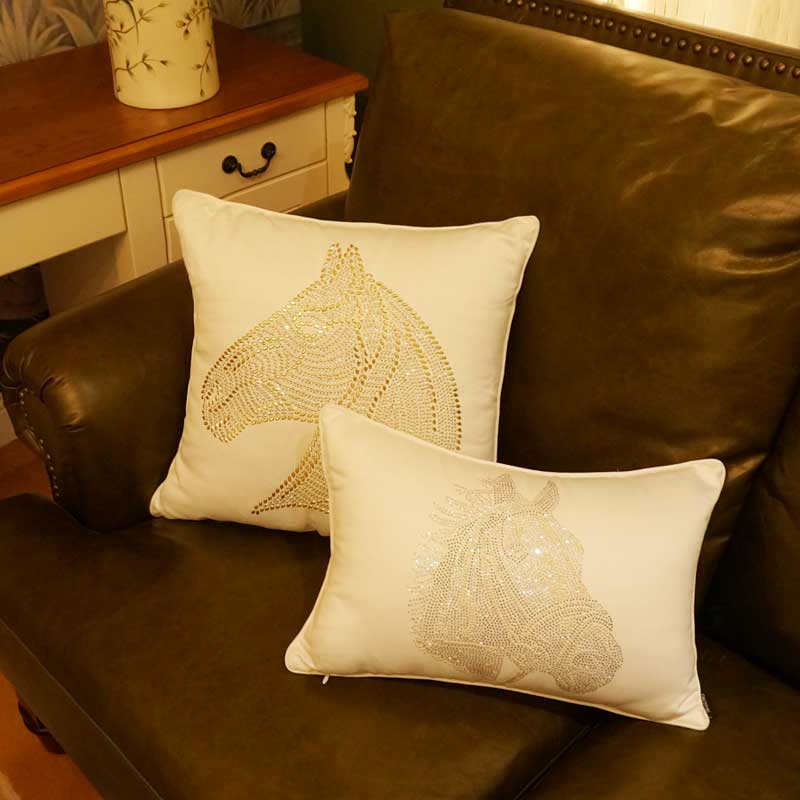 水鑽馬頭抱枕簡約現代風格適合臥室客廳沙發裝飾