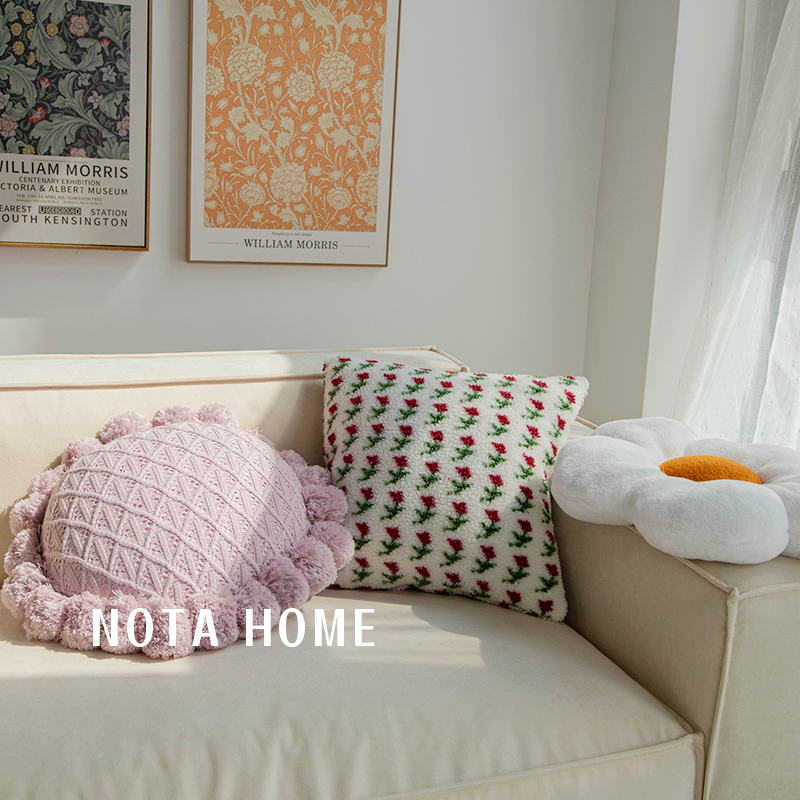 圓形刺繡女生柔軟花朵抱枕 絨毛材質 法式風格 適合客廳