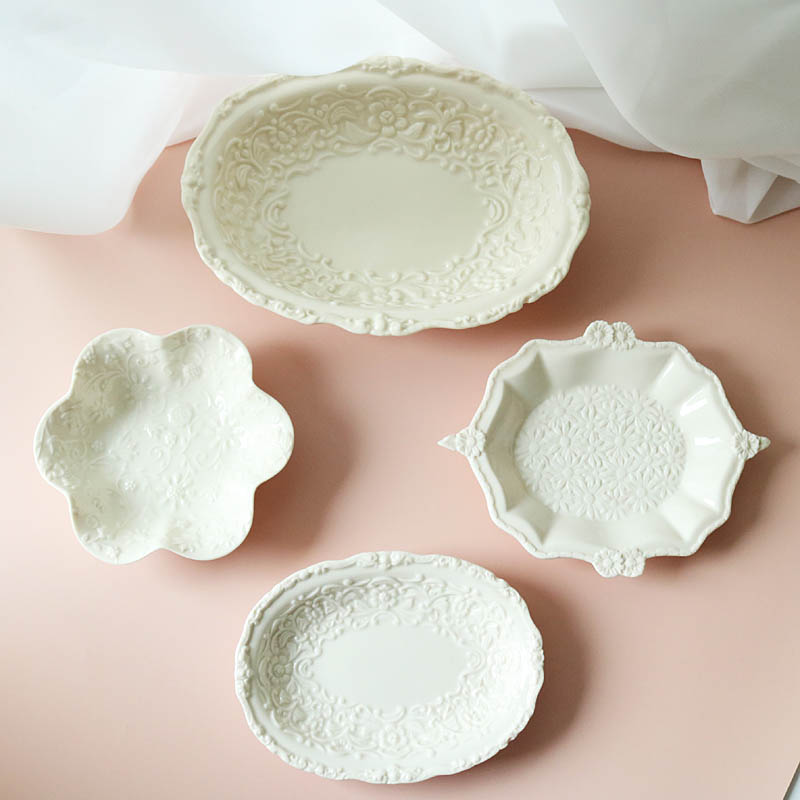 法式奶油陶瓷小盤精緻雕刻花朵完美收納零食歐式風格6英寸