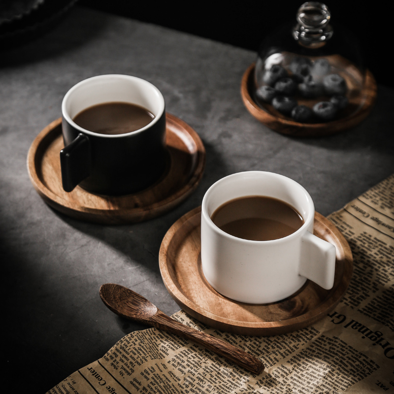 日式復古風瓷製咖啡杯搭配勺子和木墊小巧精緻適閤家用與咖啡廳使用