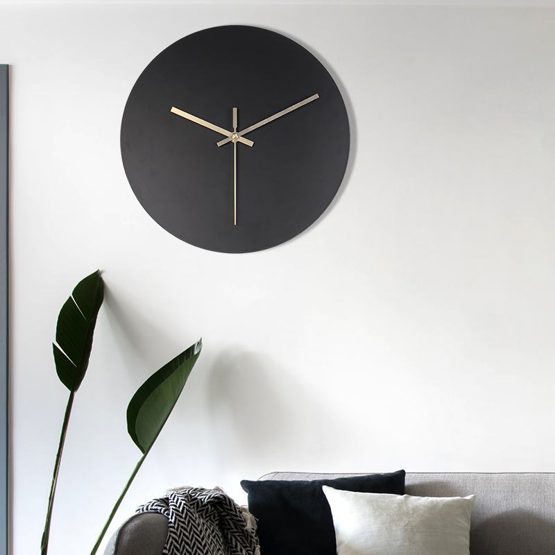 金屬黑色掛鐘 現代北歐極簡風格 家用圓形無數字時鐘