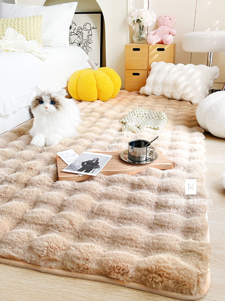 柔軟溫暖的法式簡約毛絨地墊為您的臥室或客廳增添舒適與美觀
