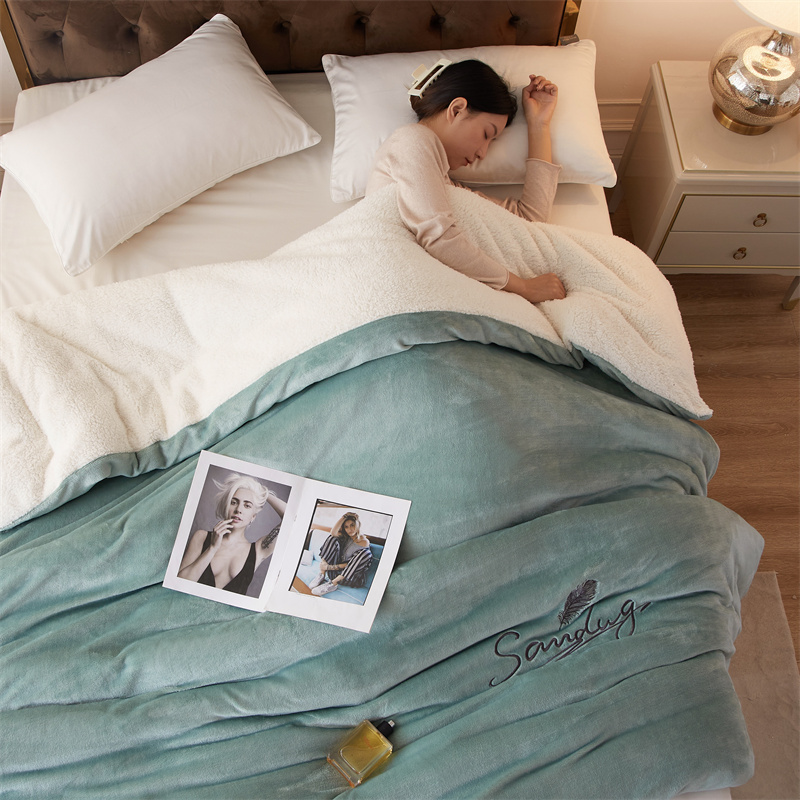 加厚珊瑚絨法蘭絨冬季柔軟舒適蓋毯披肩蓋腿單人宿舍午睡毯