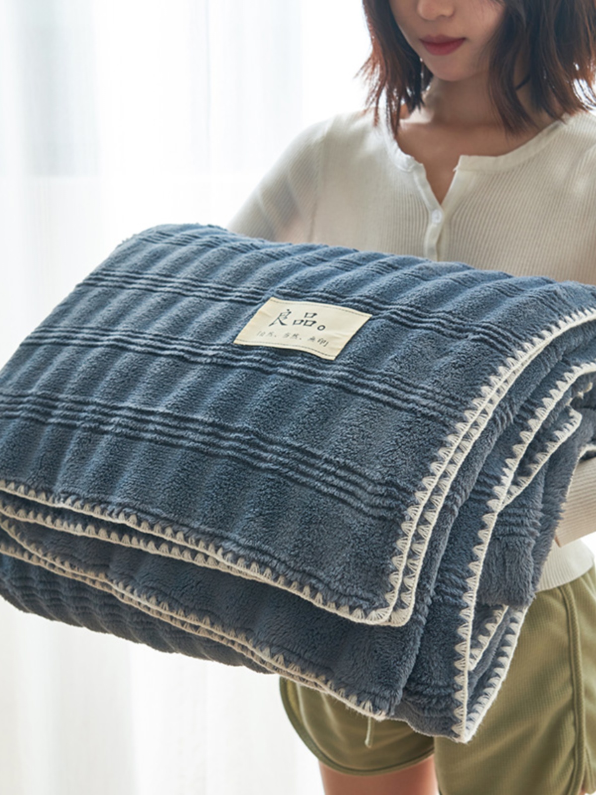 溫暖舒適的布蘭卡兔毛絨毛毯加厚設計適合冬季使用適用於沙發床等多種場合