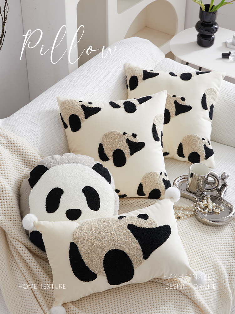 圓潤可愛的熊貓趴趴抱枕點綴客廳與臥室的舒適氛圍