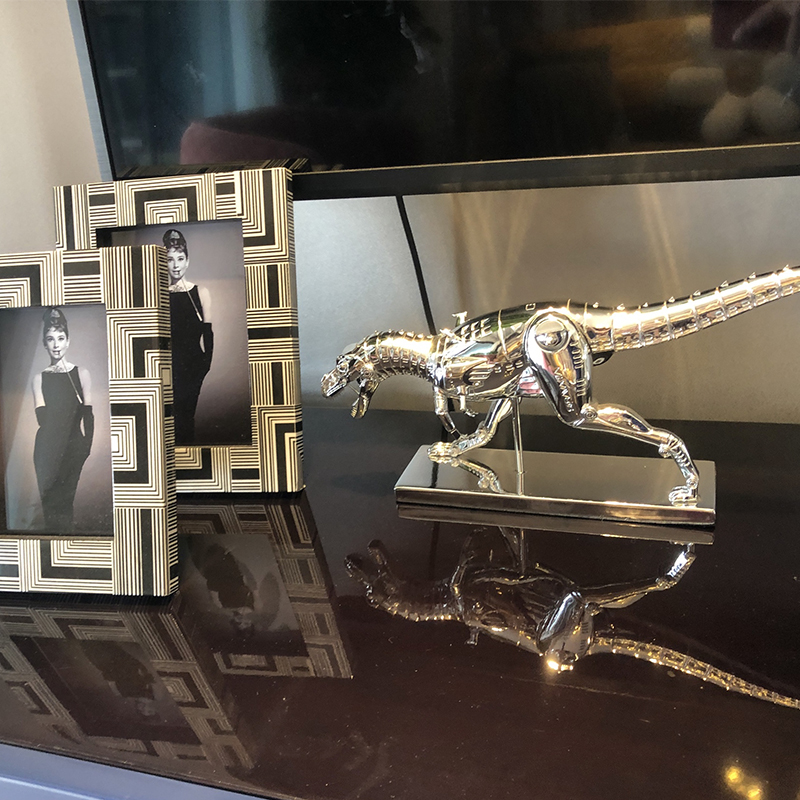 潮流辦公室裝飾擺件空山基機械霸王龍電鍍樹脂藝術恐龍模型