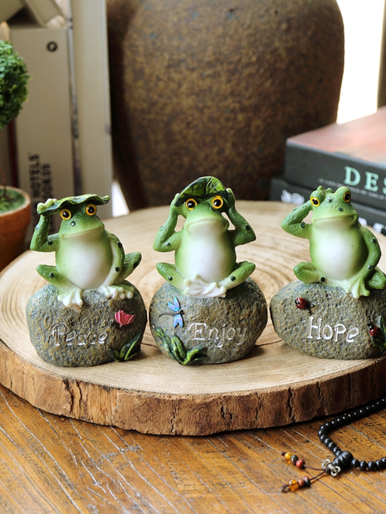 田園風樹脂青蛙擺件 兒童房桌面擺飾 石頭上的青蛙擺件