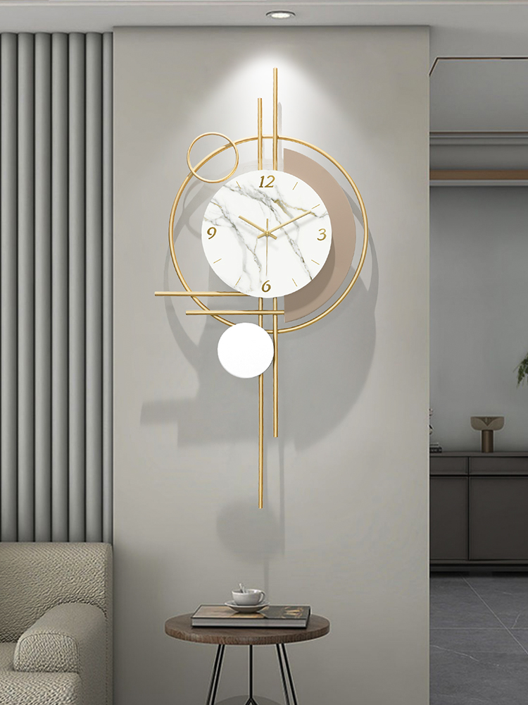 簡約現代風格掛鐘金屬材質適合客廳使用電池動力共有兩種尺寸和顏色選擇