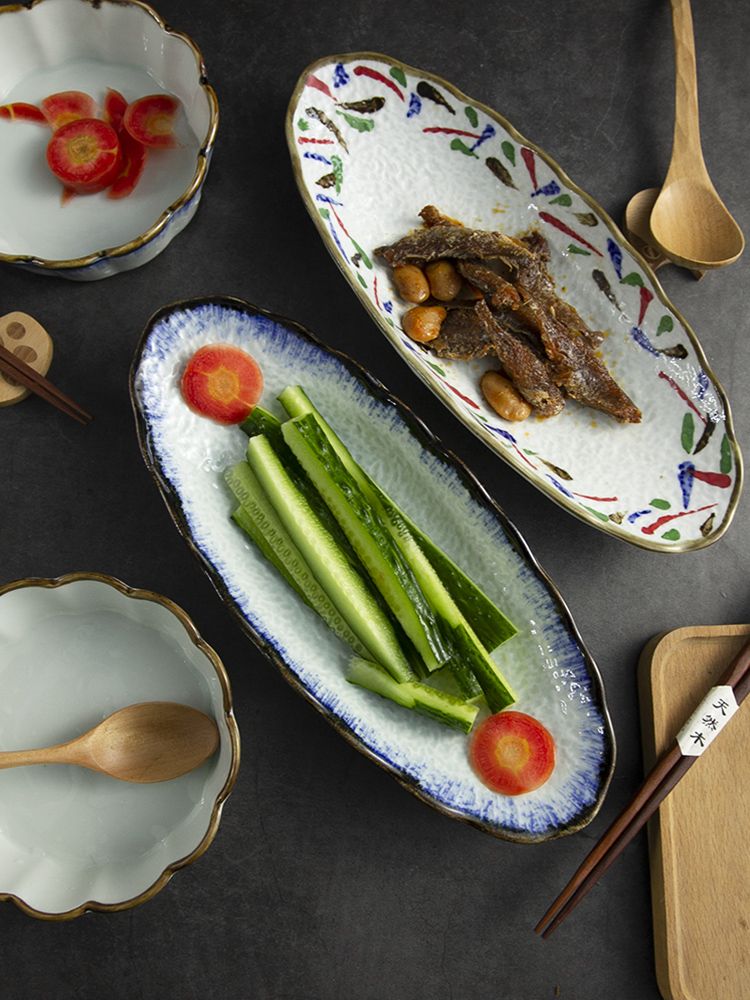 日式手繪陶瓷釉下彩蓮花深盤優雅風格適合盛裝壽司甜品小菜