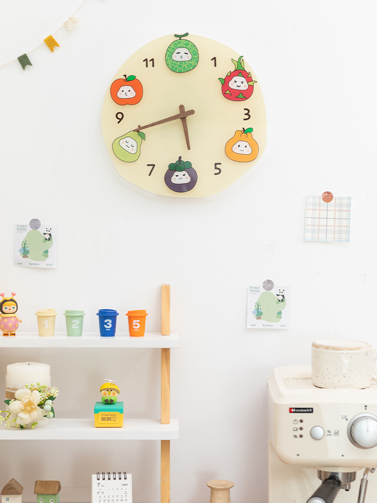 日式可愛水果派造型掛鐘壓克力材質靜音時鐘適用於兒童房 (8.3折)