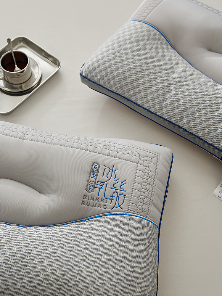 冰涼透氣乳膠枕單人頸椎助眠枕頭成人高彈護頸枕芯 (8.3折)