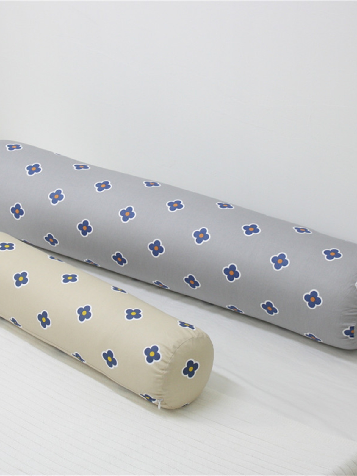 柔軟羽絲棉填充圓柱形夾腿枕多款圖案選擇簡約現代風格適用臥室