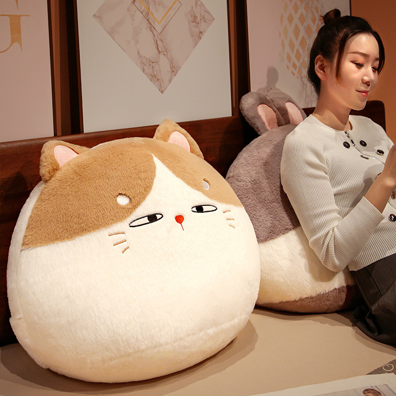 可愛貓咪圓形抱枕適合客廳臥室兒童房使用材質柔軟舒適觸感溫馨 (8.3折)