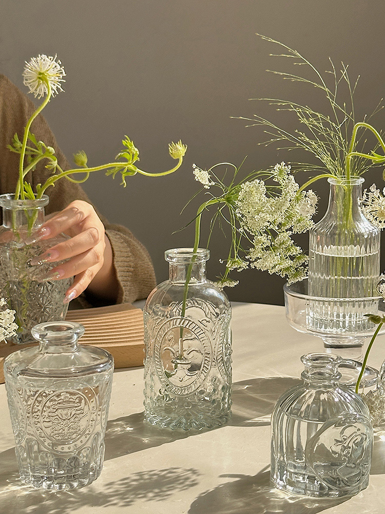 玻璃小花瓶 法式浮雕簡約現代風格 迷你花器 桌面擺件 裝飾 居家辦公