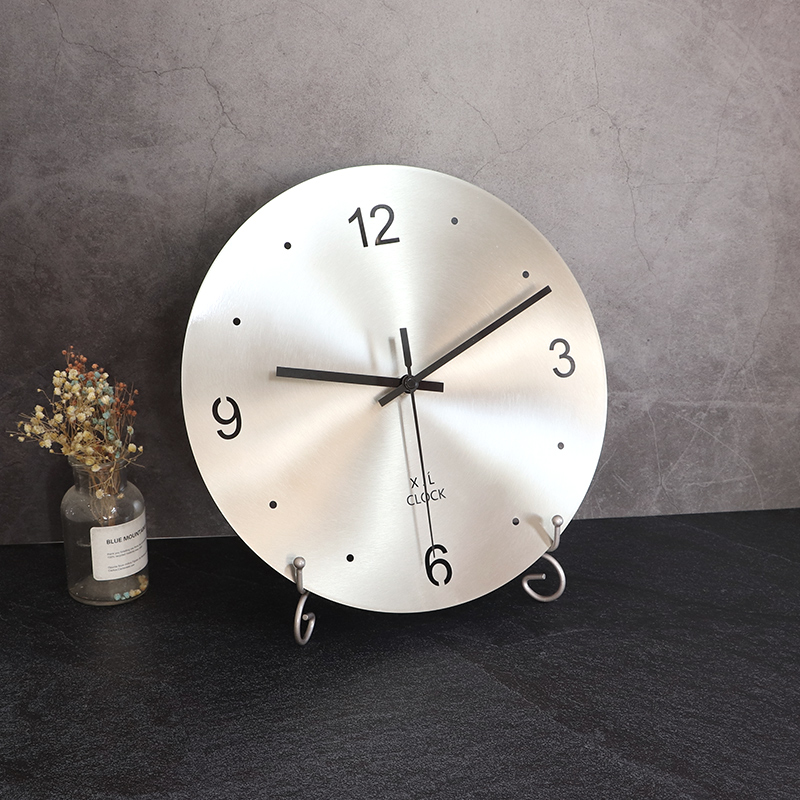 簡約現代風 金屬掛鐘 圓點掛牆鐘靜音裝飾鐘錶