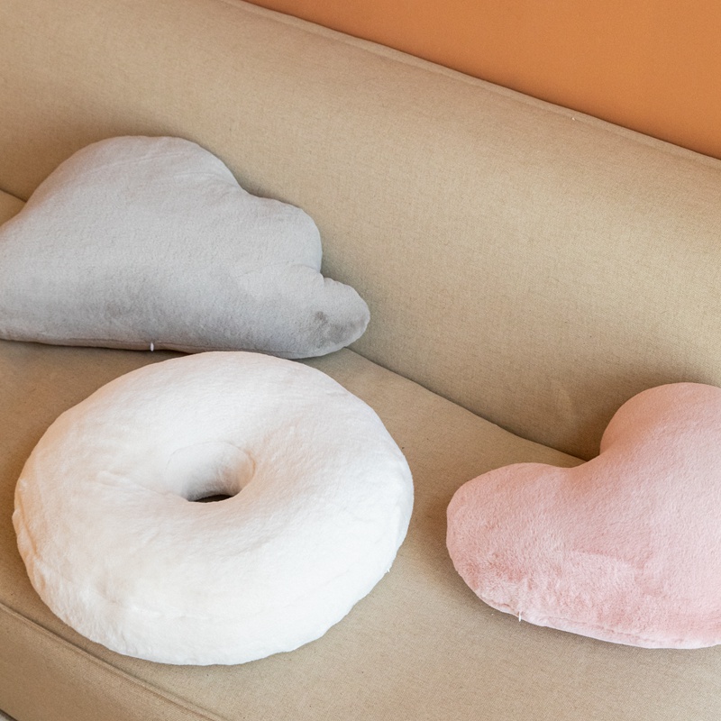 玩偶般柔軟手感甜甜圈愛心雲朵抱枕 北歐公主風沙發靠墊