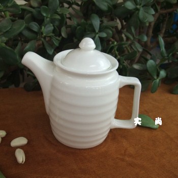 歐式陶瓷咖啡壺 線紋花茶壺 飲料壺 500毫升 奶茶壺 純白色 (8.3折)
