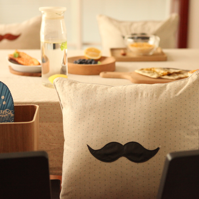 funny mustache小鬍子pu皮水洗棉麻靠墊套墨綠棕黑的鬍子造型增添趣味性適用於沙發臥室客廳等空間