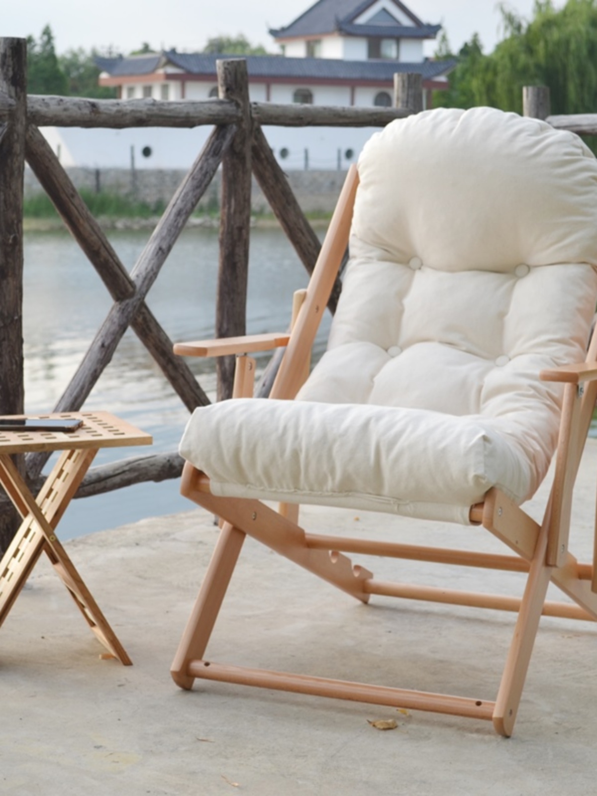 簡約現代風櫸木原木色可摺疊躺椅 獨特原白色坐墊 適合單人飄窗