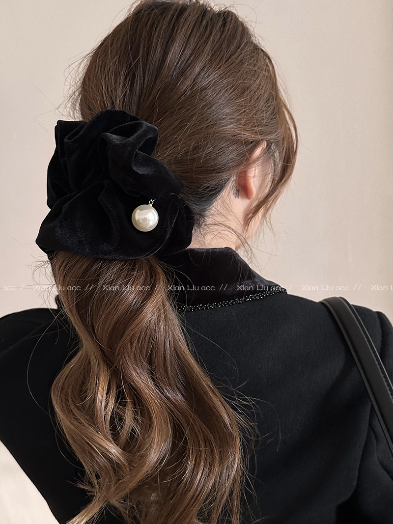 黑色絲絨珍珠髮圈 女款高級扎頭繩 2023新款頭花高彈力頭飾 (8.3折)
