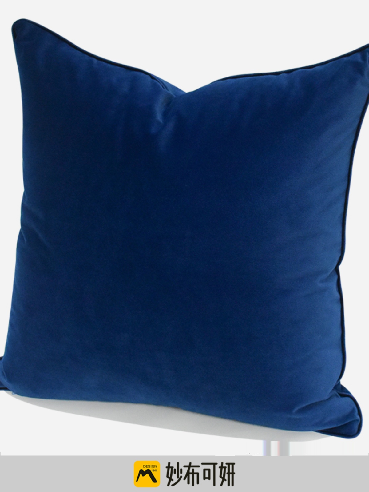 深藍色毛絨抱枕套素面設計雙面滾邊現代風格適用臥室午睡