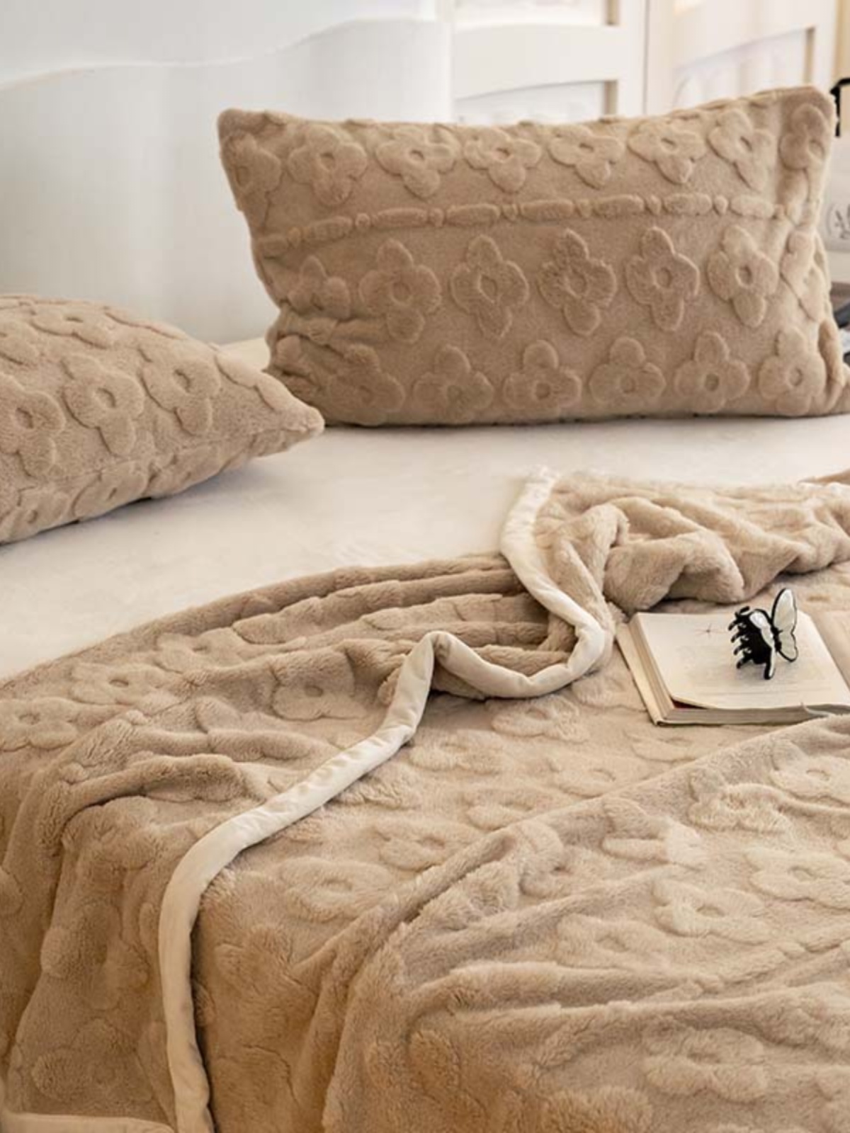 簡約現代純色加厚柔軟絨毯多功能沙發毯壓花牛奶絨毛毯