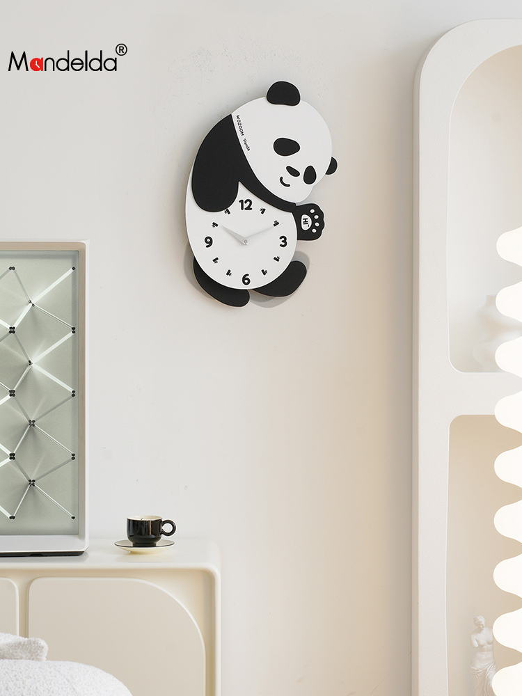 簡約現代熊貓造型掛鐘客廳掛飾新穎網紅風格電池供電 (6.2折)