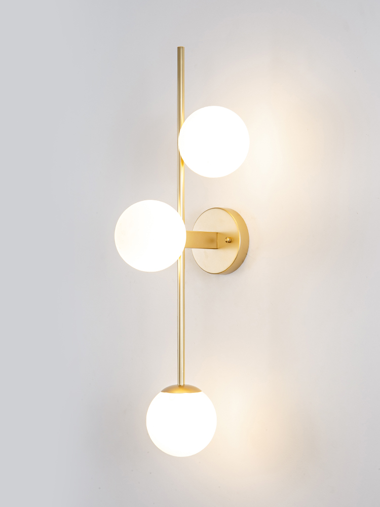 北歐客厛燈簡約現代創意個性極簡長條三頭魔豆背景牆臥室牀頭壁燈