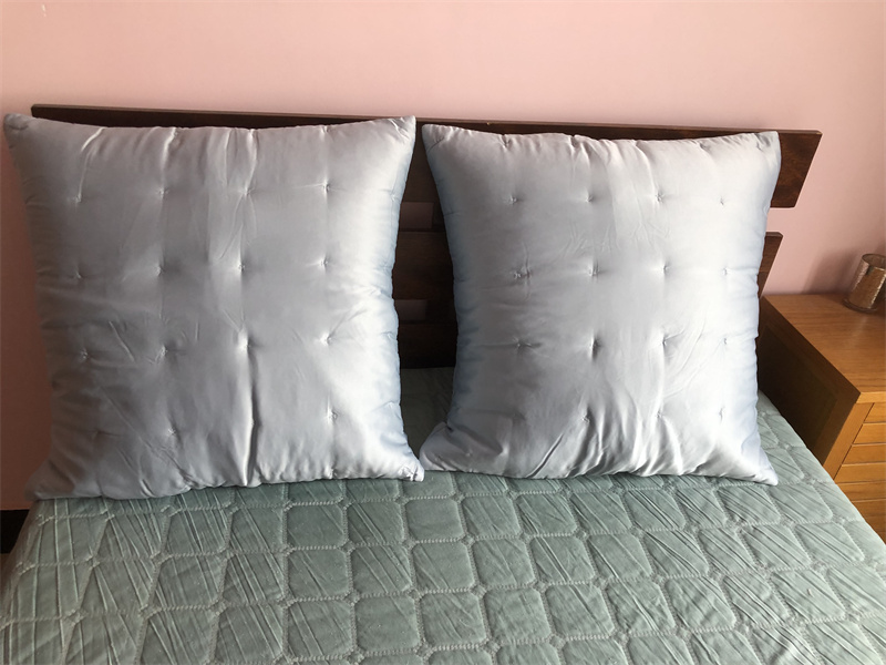 外貿亞光滌緞佈料夾棉手工絎綉大靠墊抱枕套沙發靠背65X65CM一對 (8.3折)