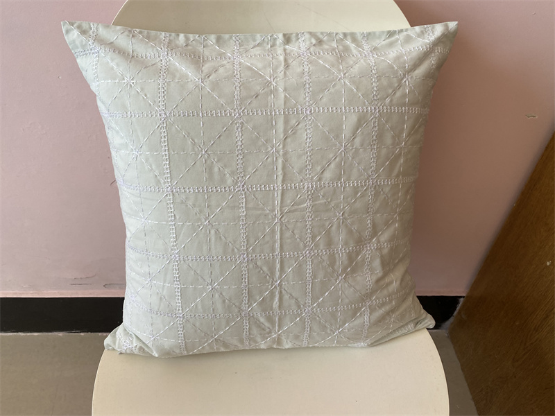 中式風格白色純棉布刺繡抱枕套營造舒適客廳氛圍