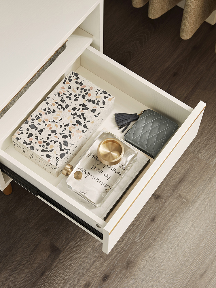 簡約現代風格床頭櫃人造板材質組裝式提供安裝說明書卡其色或白色可選適用於主次臥室