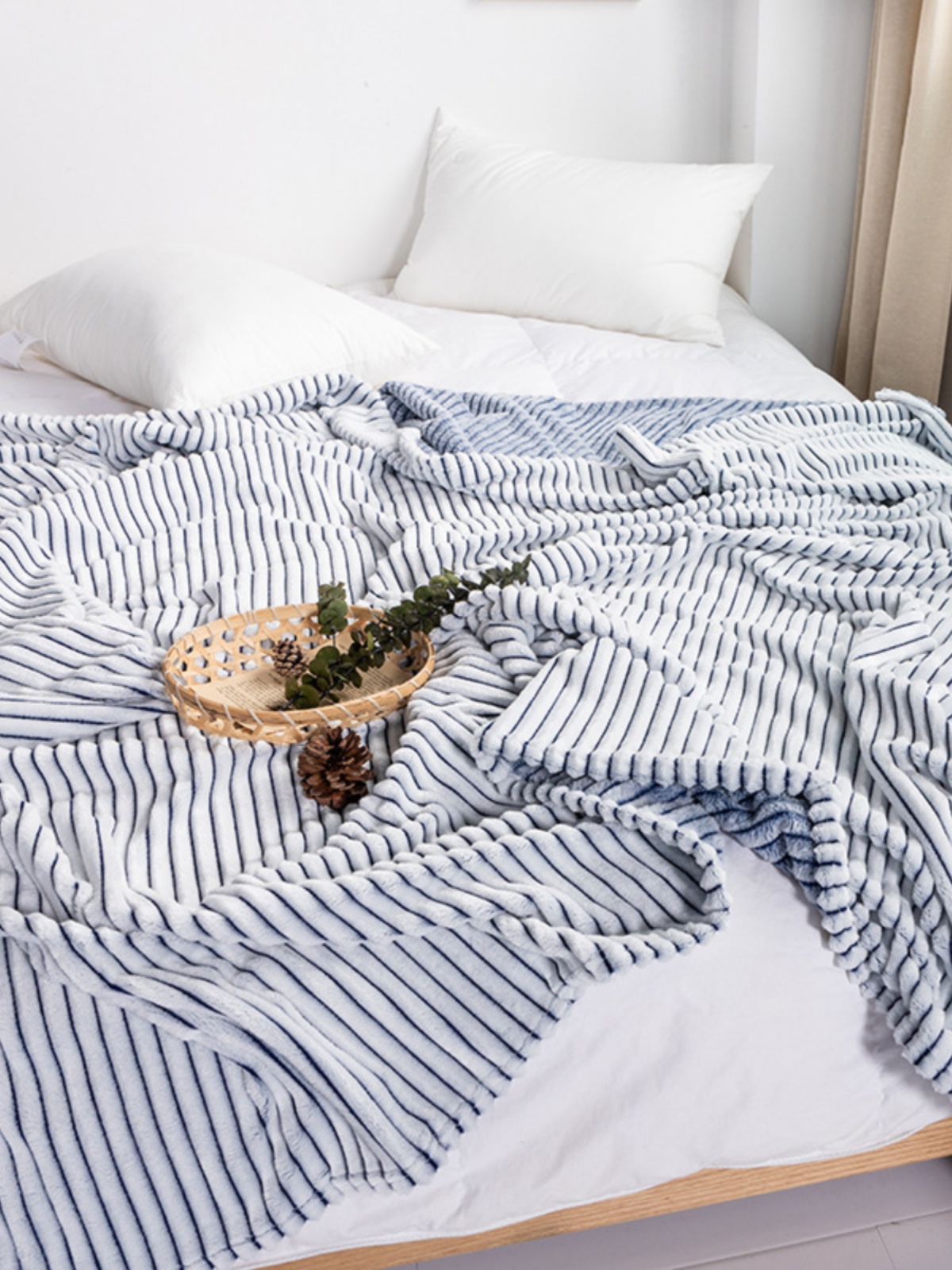 簡約現代條紋背印絨毛毯單層居家保暖四季通用適用沙發床通用空間