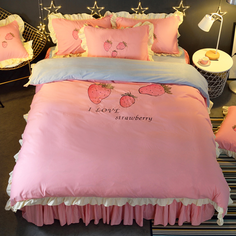 柔暖四件套加厚加絨公主風床裙小草莓圖案舒適保暖營造浪漫氛圍 (1.8折)