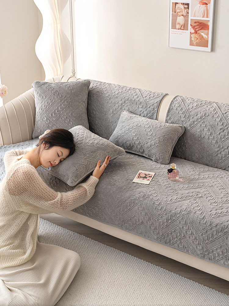 質感毛絨沙發墊保暖又柔軟高級灰與奶油色系讓客廳煥然一新 (8.3折)