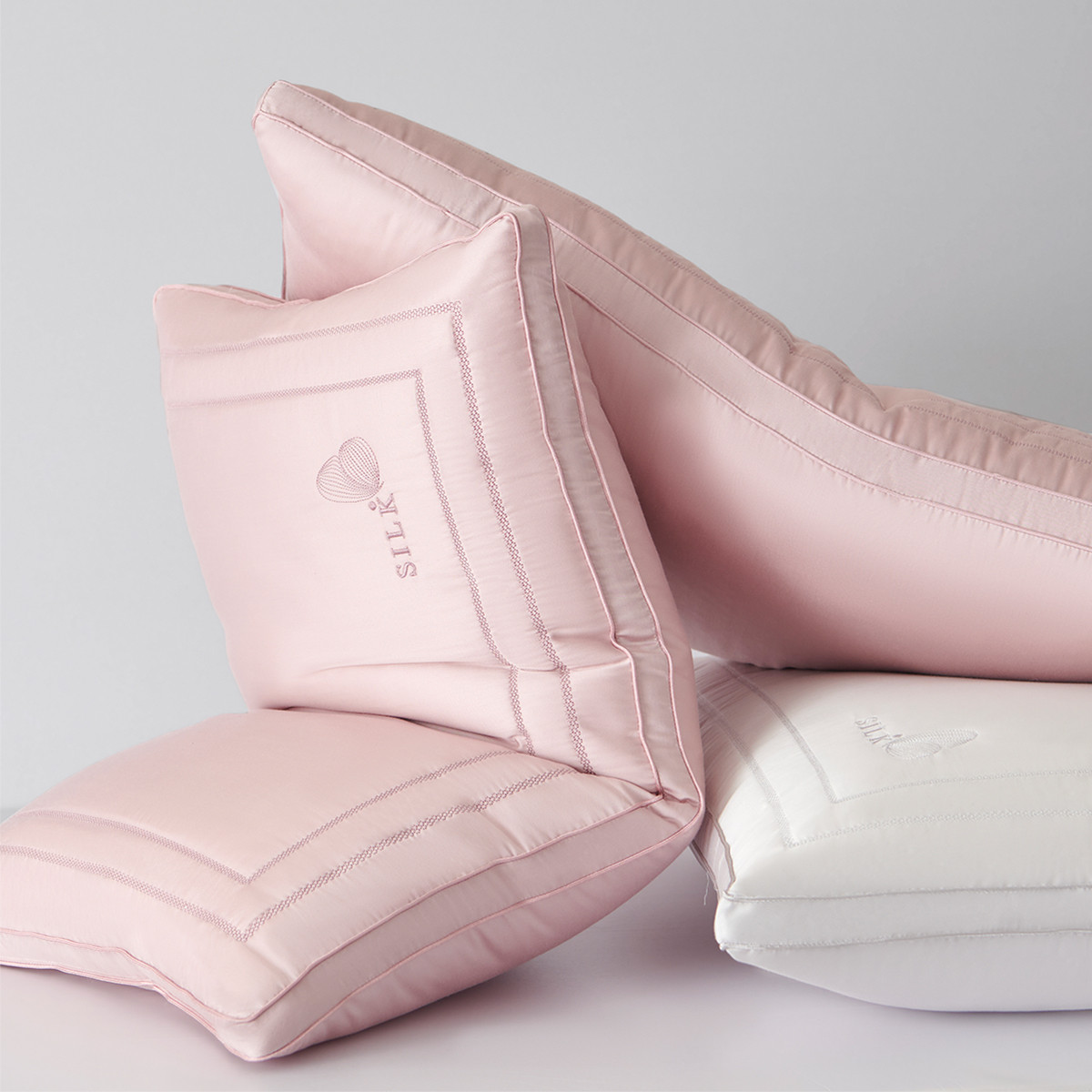 柔軟親膚蠶絲枕芯 舒爽透氣有助眠 長方形單人枕