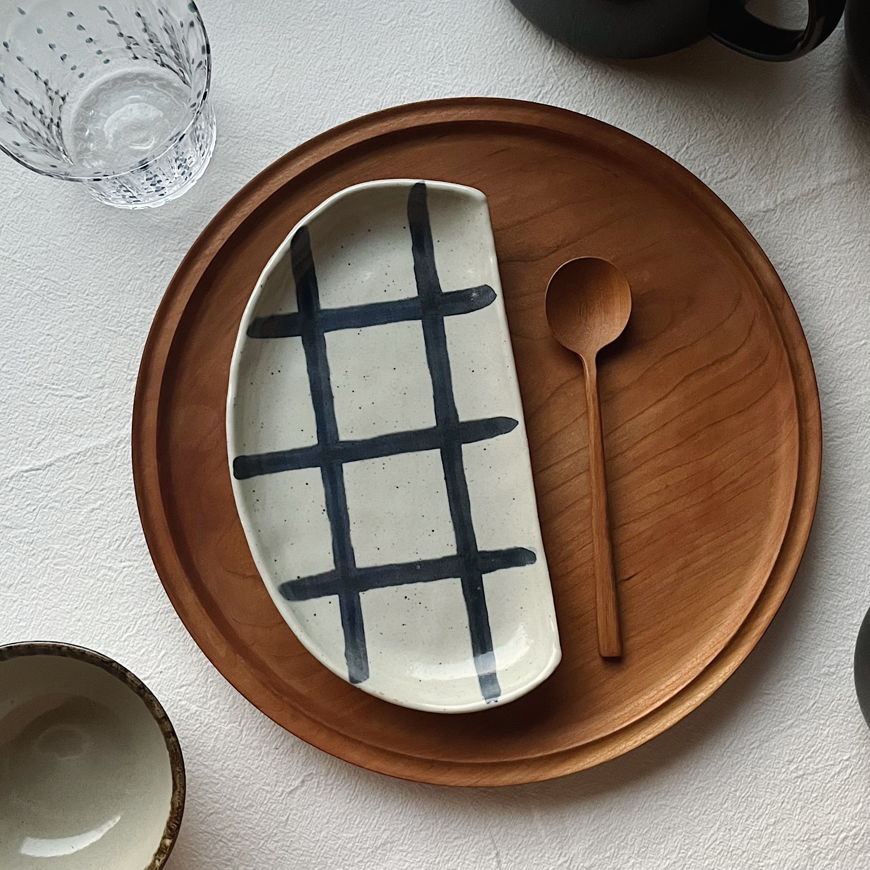 日式手繪藍格半月盤 陶瓷烤串燒鳥盤 煎餃刺身盤