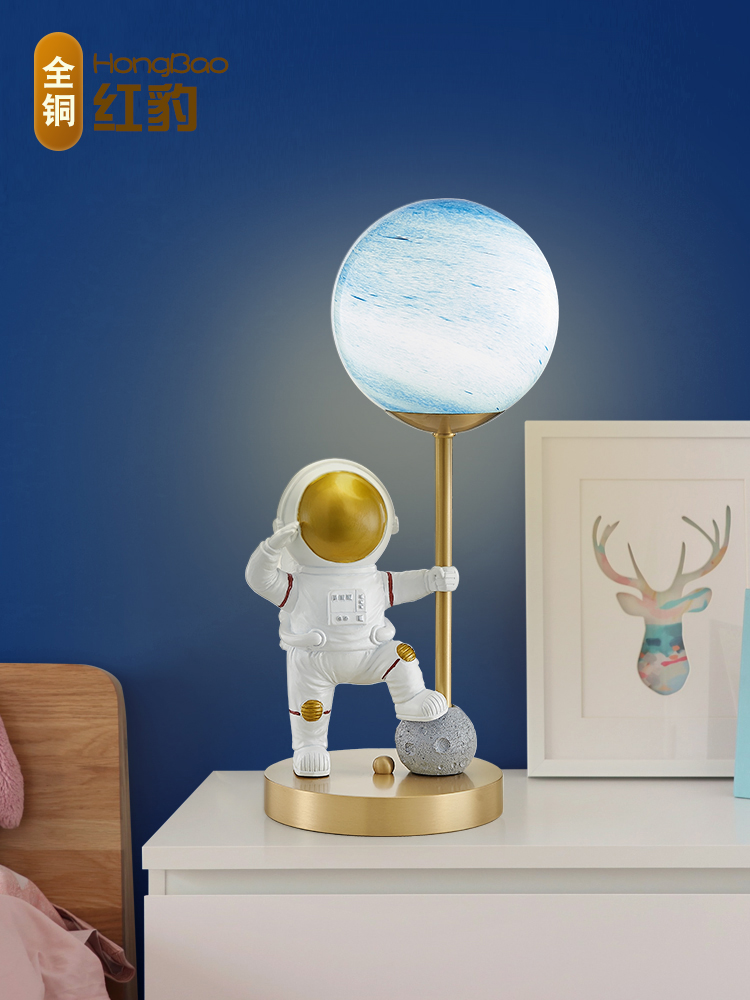 北歐簡約太空人裝飾檯燈全銅材質適合臥室書房使用
